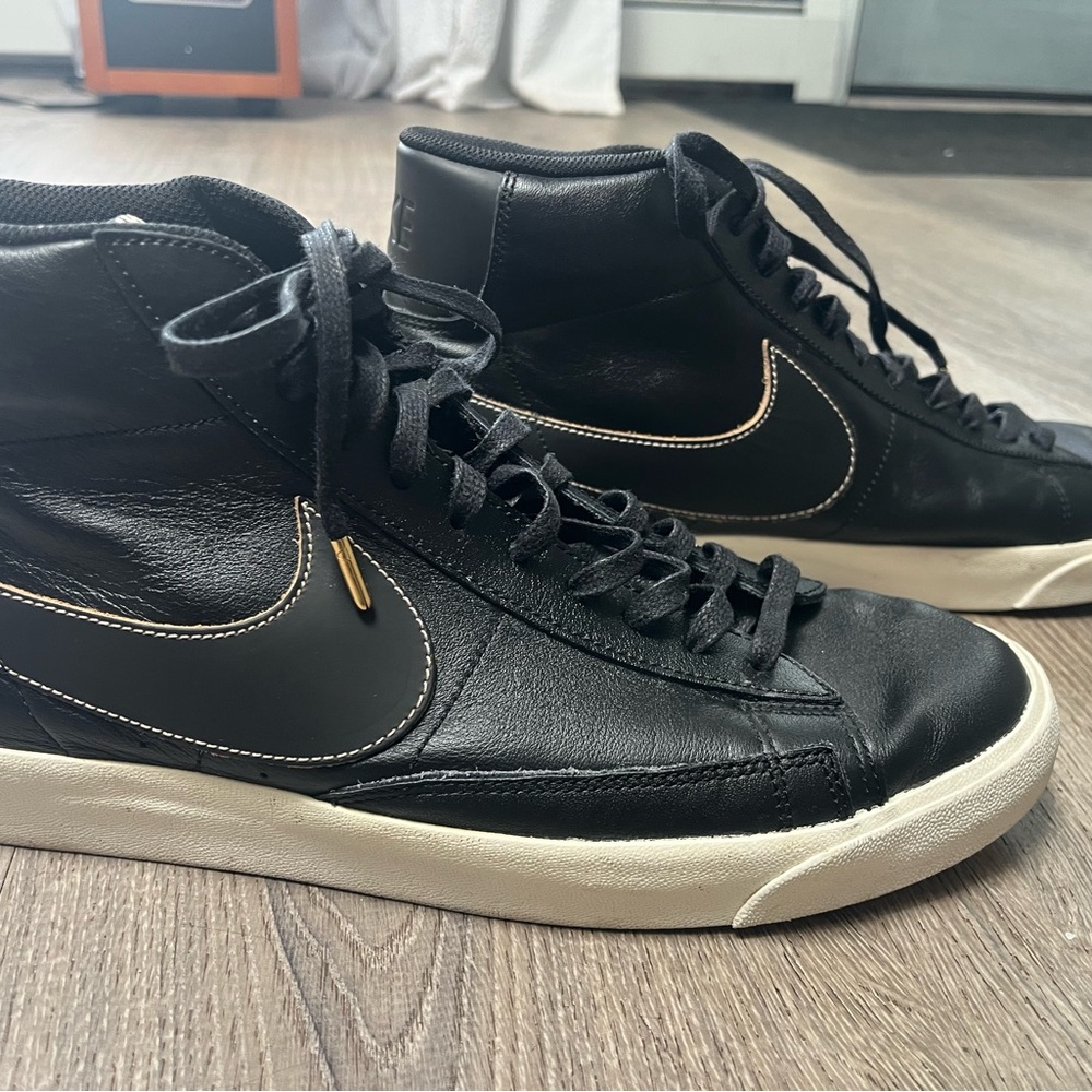 Nike Men's Black Sneakers